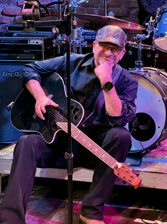 Andi - Gesang, Gitarre, Mandoline